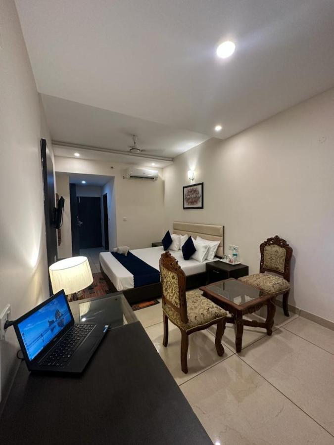 Jb Residency Zirakpur !! Top Rated & Most Awarded Property In Zirakpur Ξενοδοχείο Εξωτερικό φωτογραφία