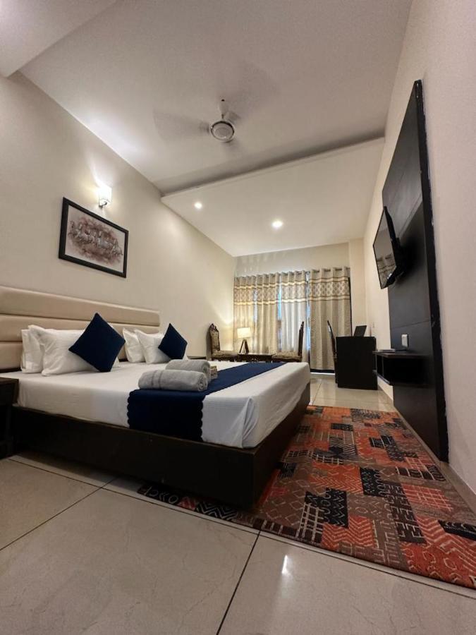 Jb Residency Zirakpur !! Top Rated & Most Awarded Property In Zirakpur Ξενοδοχείο Εξωτερικό φωτογραφία