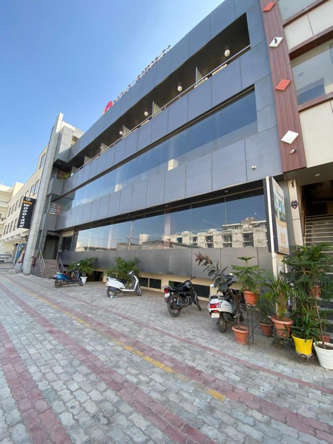 Jb Residency Zirakpur !! Top Rated & Most Awarded Property In Zirakpur Ξενοδοχείο Εξωτερικό φωτογραφία