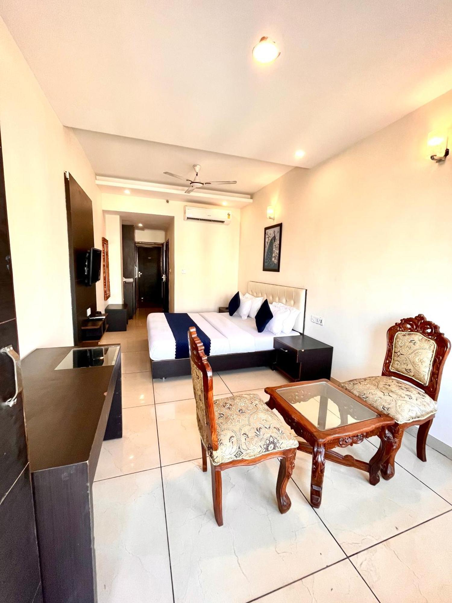 Jb Residency Zirakpur !! Top Rated & Most Awarded Property In Zirakpur Ξενοδοχείο Εξωτερικό φωτογραφία