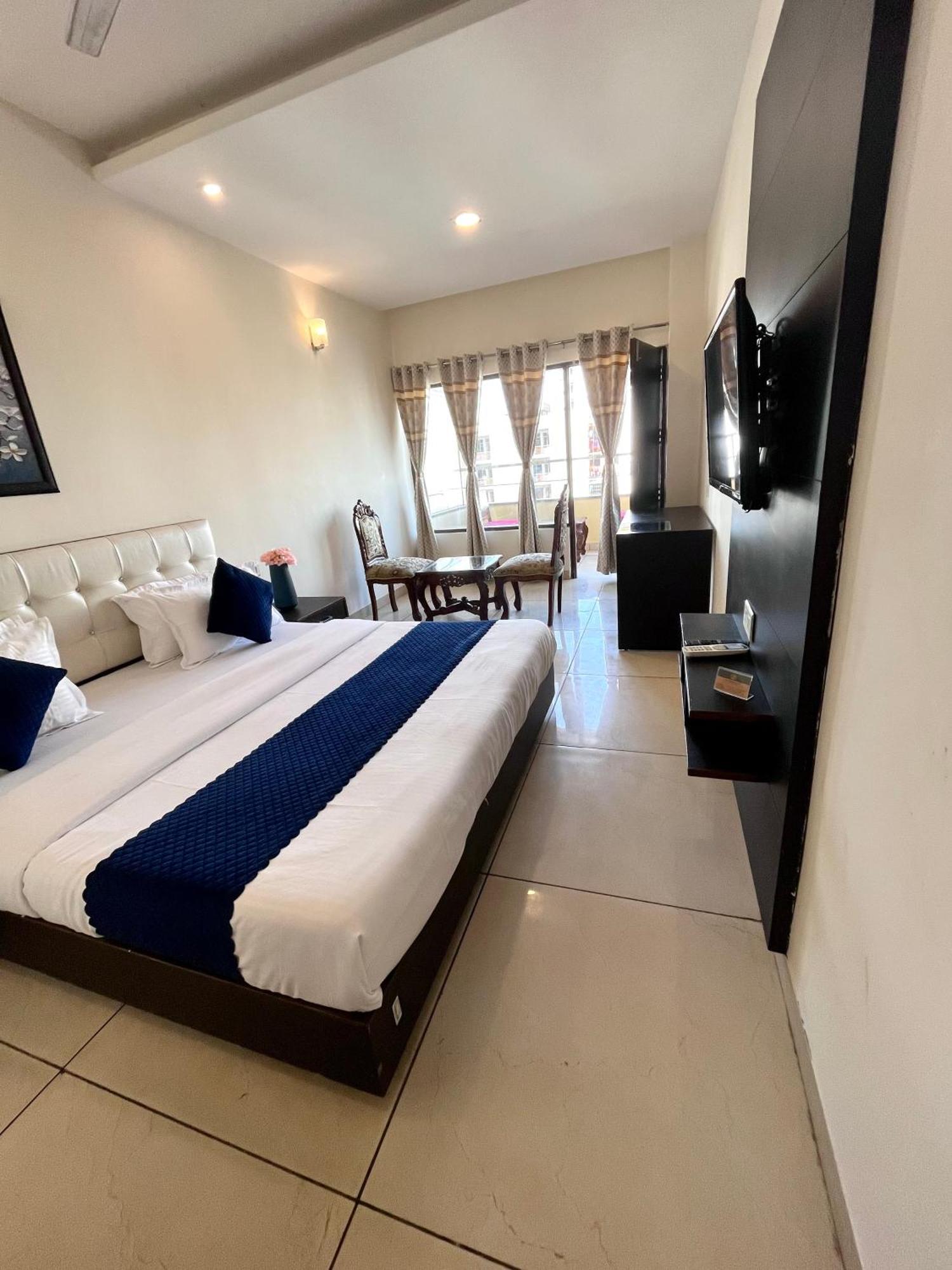 Jb Residency Zirakpur !! Top Rated & Most Awarded Property In Zirakpur Ξενοδοχείο Εξωτερικό φωτογραφία