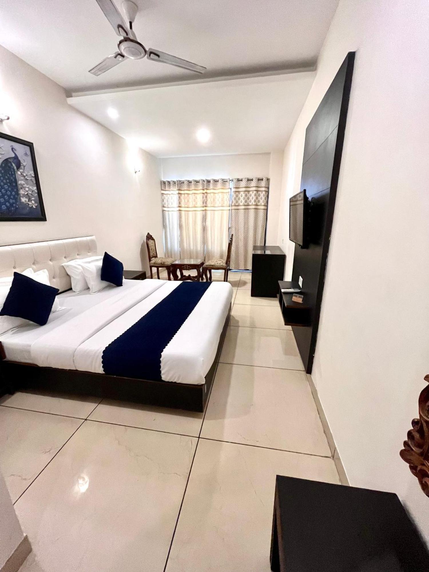 Jb Residency Zirakpur !! Top Rated & Most Awarded Property In Zirakpur Ξενοδοχείο Εξωτερικό φωτογραφία