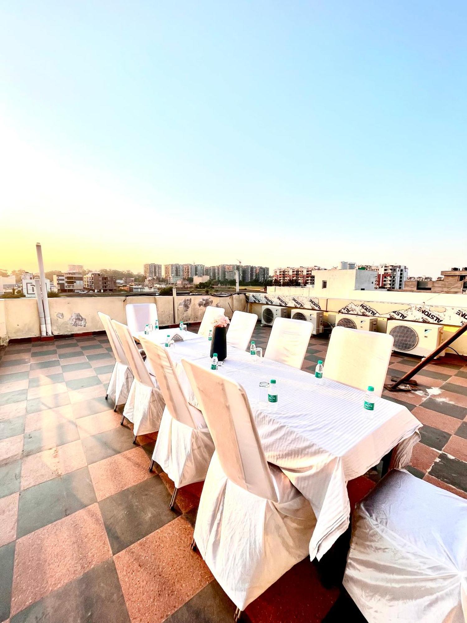Jb Residency Zirakpur !! Top Rated & Most Awarded Property In Zirakpur Ξενοδοχείο Εξωτερικό φωτογραφία