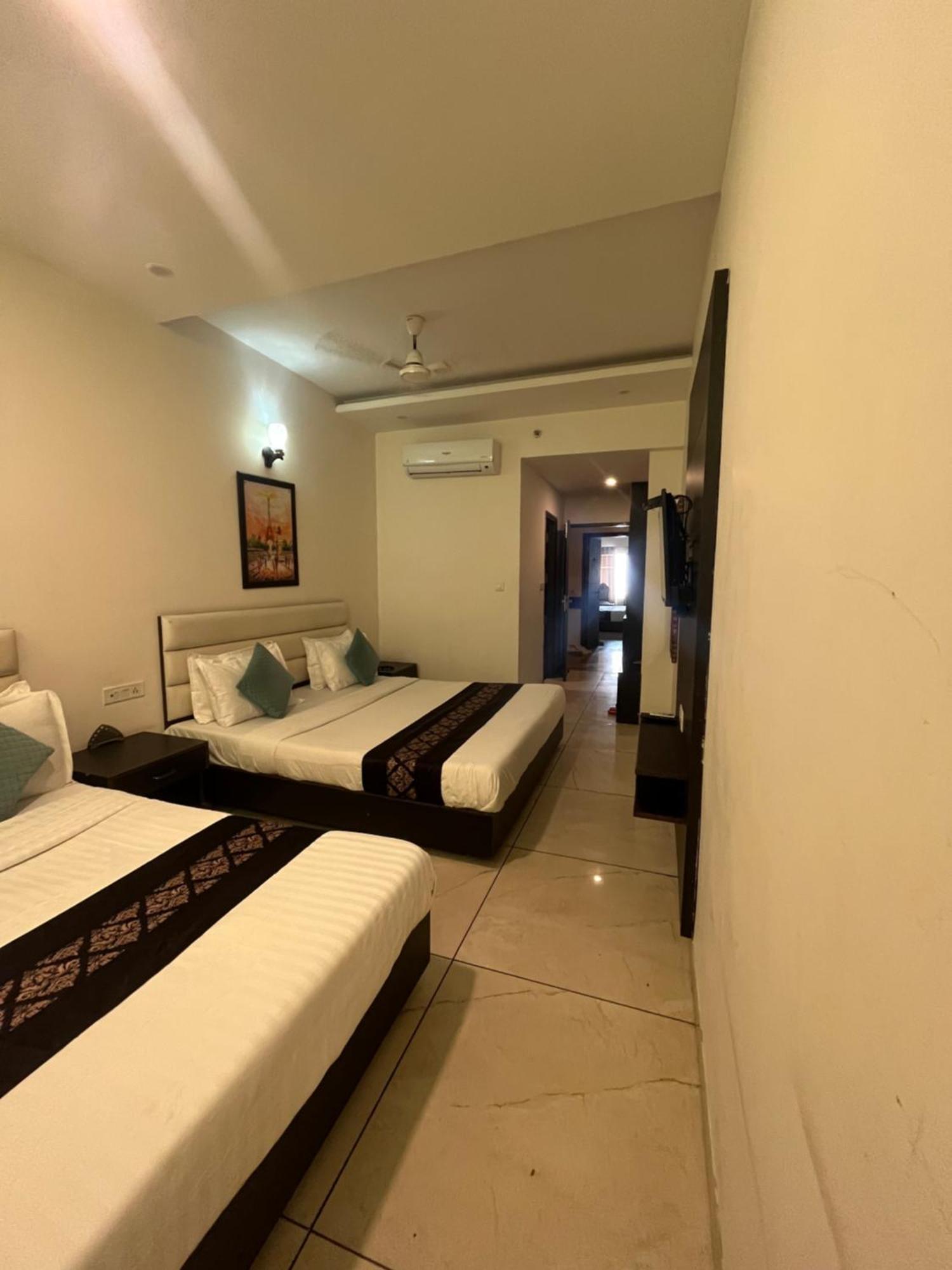 Jb Residency Zirakpur !! Top Rated & Most Awarded Property In Zirakpur Ξενοδοχείο Εξωτερικό φωτογραφία
