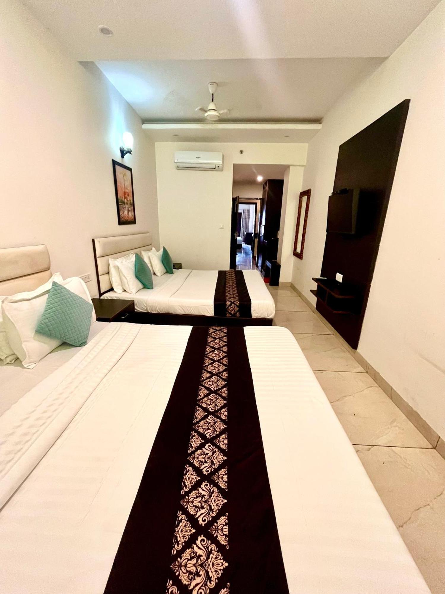 Jb Residency Zirakpur !! Top Rated & Most Awarded Property In Zirakpur Ξενοδοχείο Εξωτερικό φωτογραφία