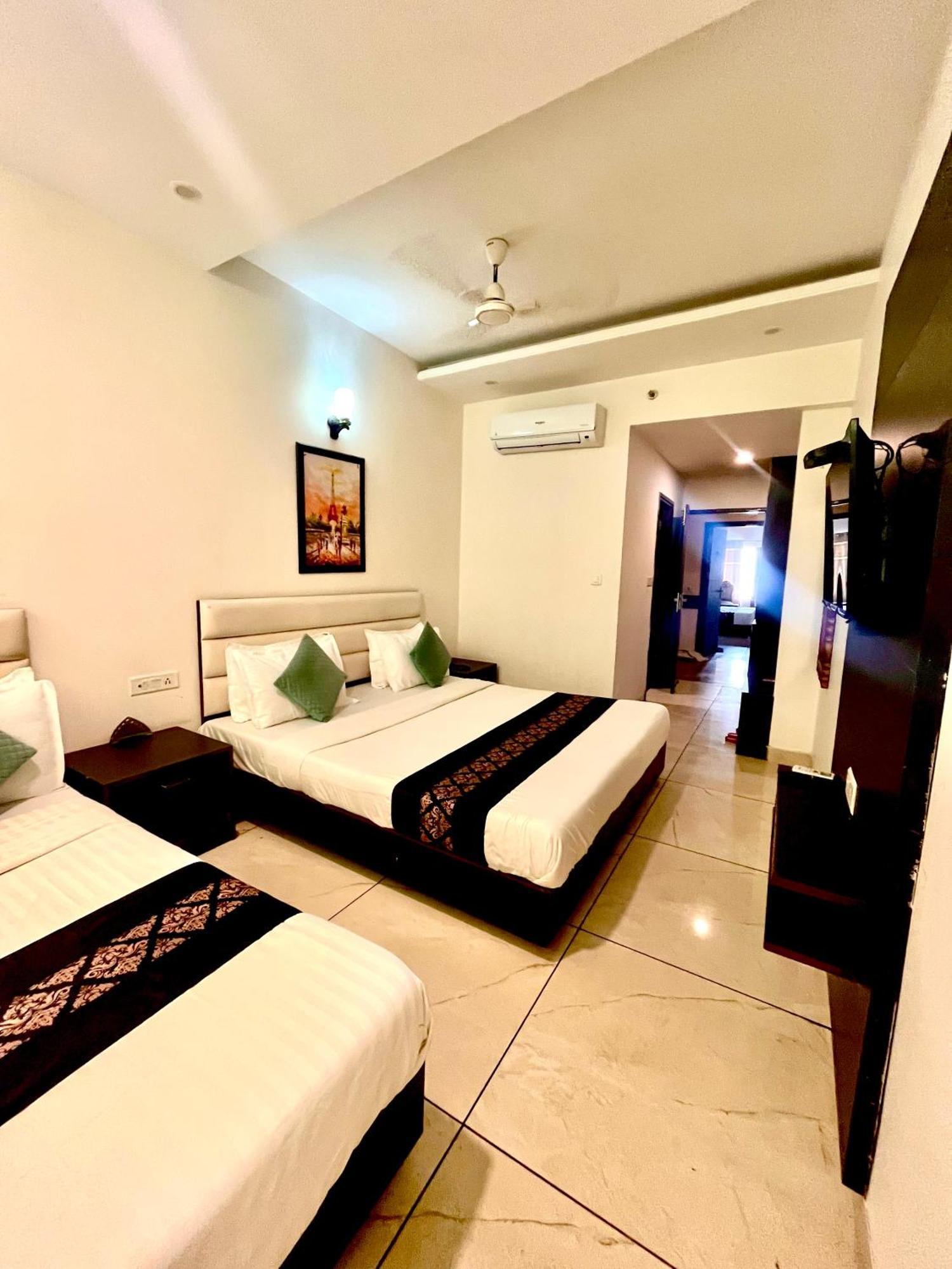 Jb Residency Zirakpur !! Top Rated & Most Awarded Property In Zirakpur Ξενοδοχείο Εξωτερικό φωτογραφία