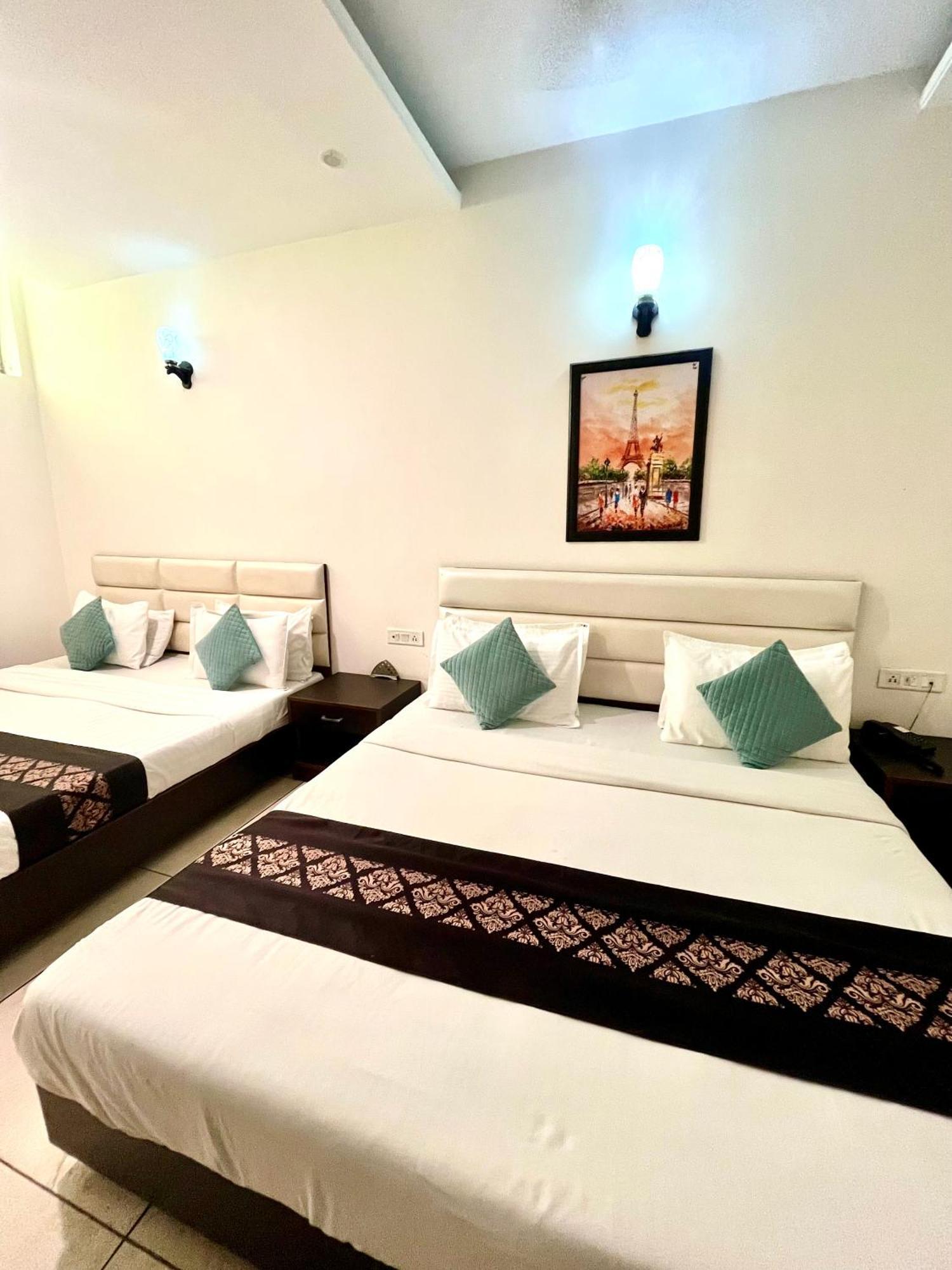 Jb Residency Zirakpur !! Top Rated & Most Awarded Property In Zirakpur Ξενοδοχείο Εξωτερικό φωτογραφία